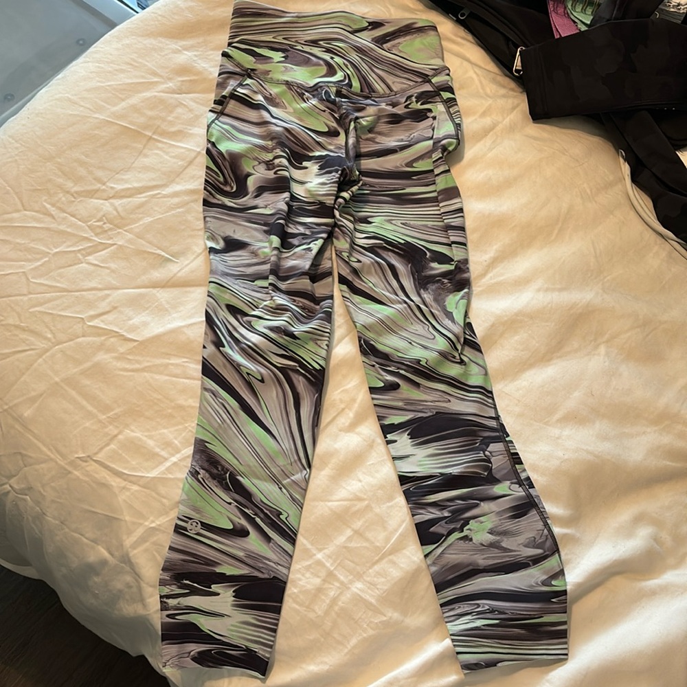 Lululemon size 2 capri leggings